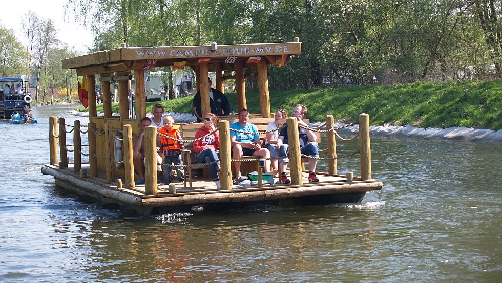 Driving license free raft tours on the Mecklenburg Lake District, © Naturcamping Malchow