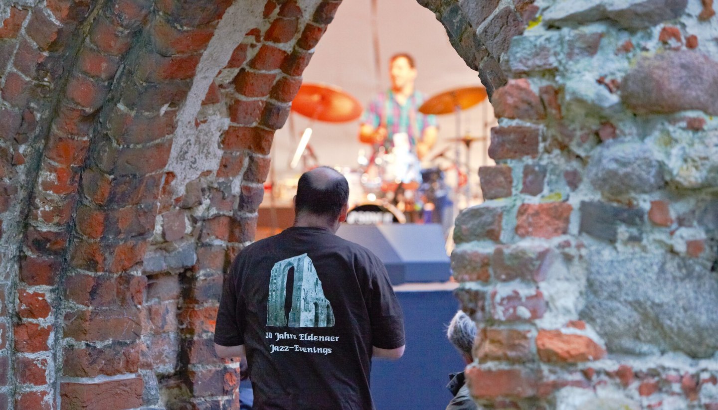 At the Eldena Jazz Evenings, the Eldena monastery ruins, which already served as a motif for the Romantics, form the charming backdrop for sophisticated jazz., © TMV/Grundner