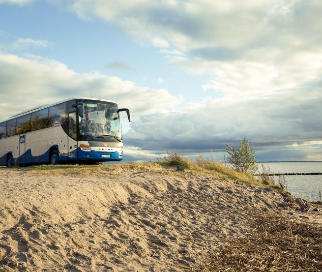 From Germany's major cities, buses take you all the way to the Baltic Sea in an inexpensive and environmentally friendly way., © Usedomer Bäderbahn GmbH