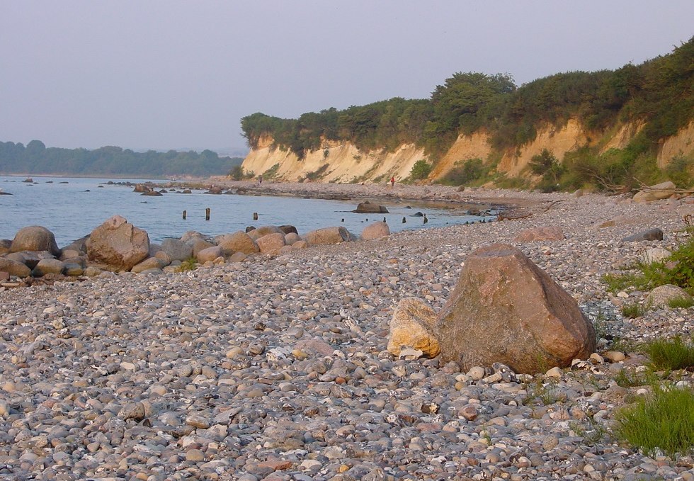 Stone beach near Glowe along low steep shore, © Tourismuszentrale Rügen