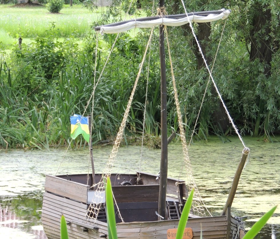 View on the extinguishing pond to the replica of the "Poeler Kogge, © Kurverwaltung Insel Poel