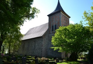 The fieldstone church Kölzow is one of the oldest churches in Mecklenburg-Vorpommern., © Lutz Werner