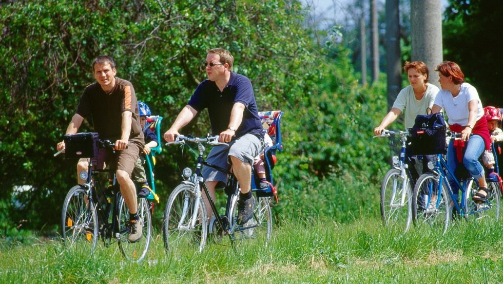 Cycling on the cycle paths in West Mecklenburg, © Tourismusverband Mecklenburg-Schwerin e.V.