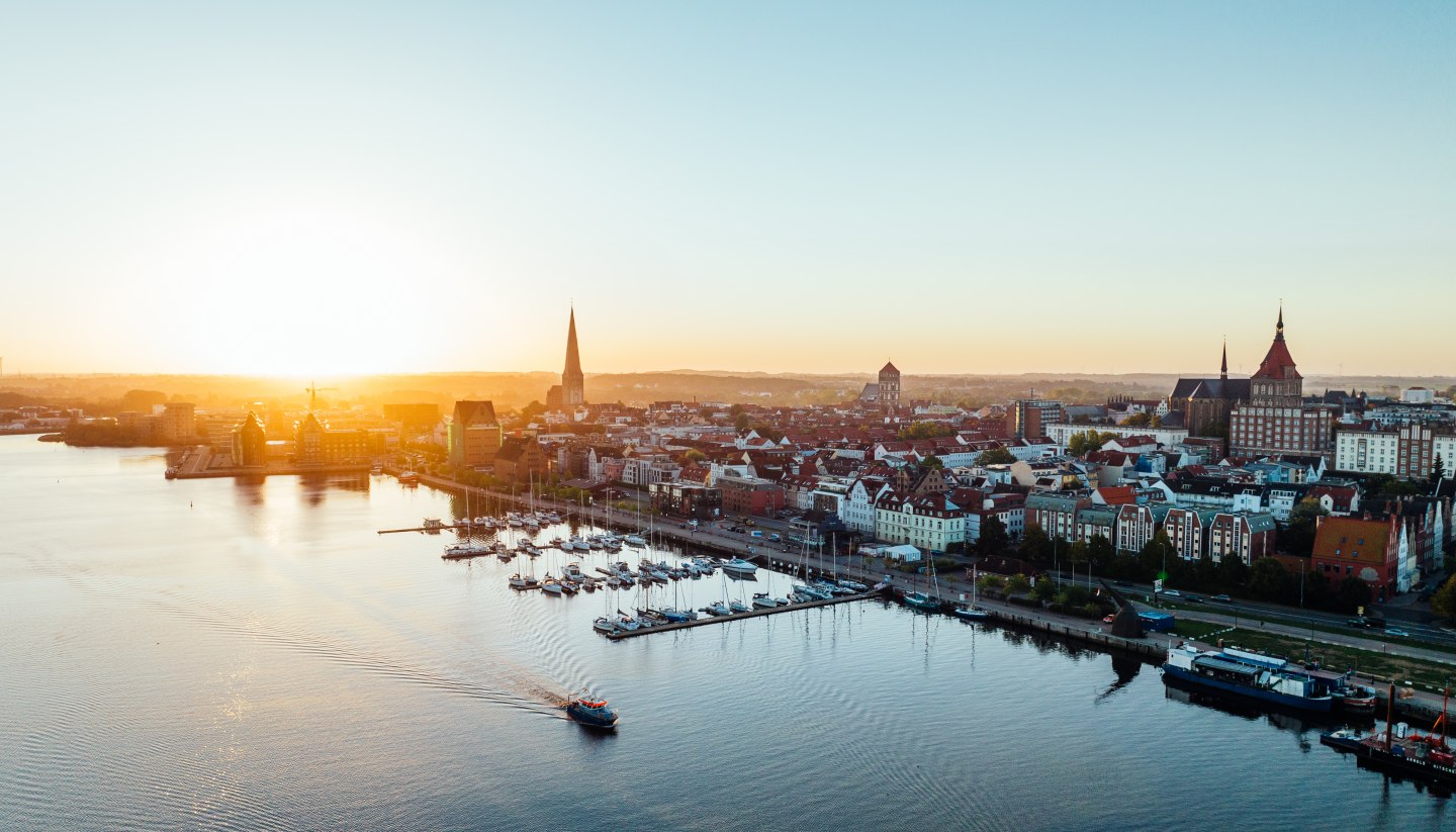 The Hanseatic and university city of Rostock is an exciting destination for autumn vacationers who like to enjoy culinary, © TMV/Gänsicke