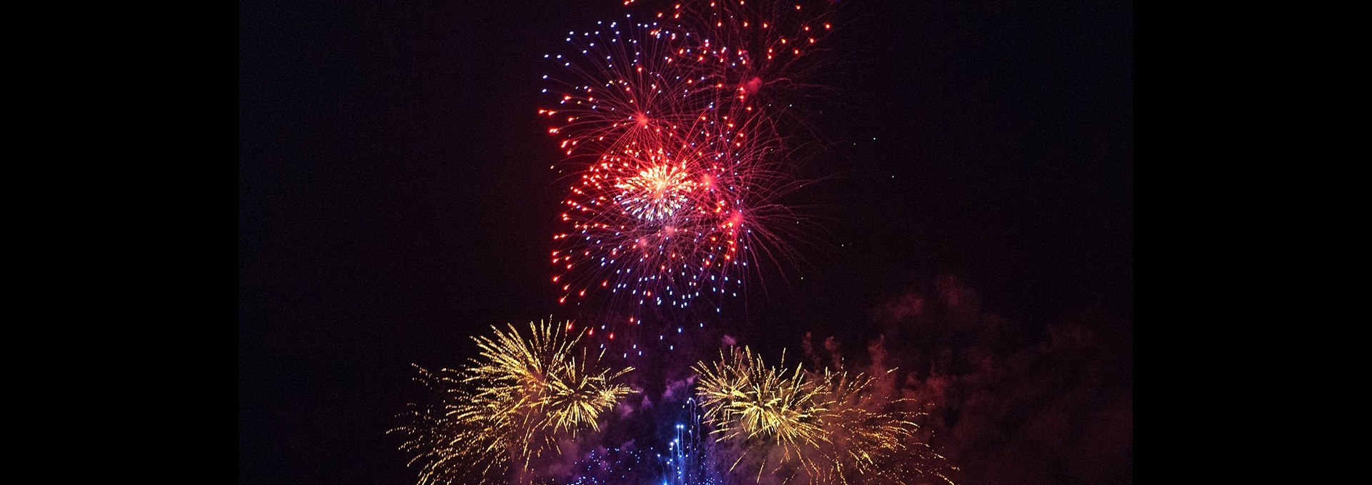 Fireworks over the water, © Soulfire Feuerwerke Shows