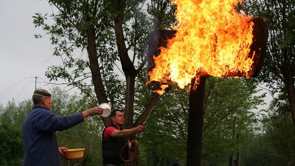 Burning artwork in sculpture park, © Joachim Jung