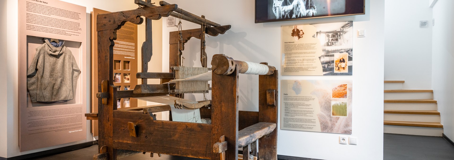 Spinning and weaving have a long tradition on the Mönchgut. A massive old loom in the museum shows how laborious this once was, © TMV/Gross