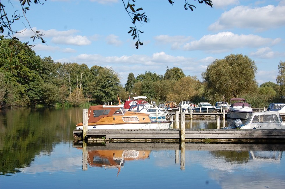 Right next to the lock is the water hiking center., © Gabriele Skorupski