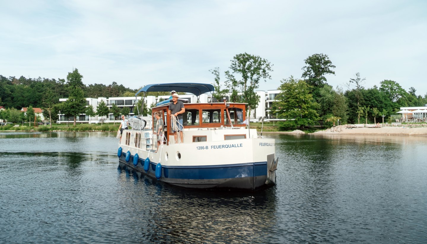 Mooring your houseboat in the Maremüritz marina