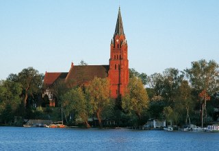 View from the Müritz to the St. Marien church in Röbel/Müritz, © TMV/Krüger