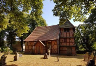 The village church in Matzlow with the characteristic bell tower., © Foto: Lewitz e.V.