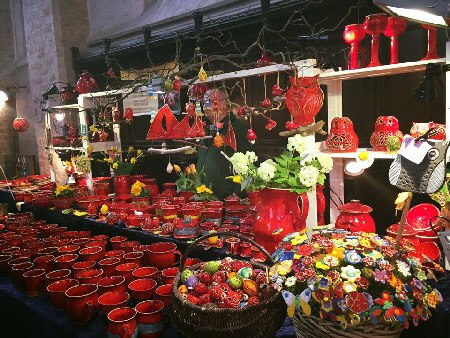 On the road at markets, © Meister Keramik