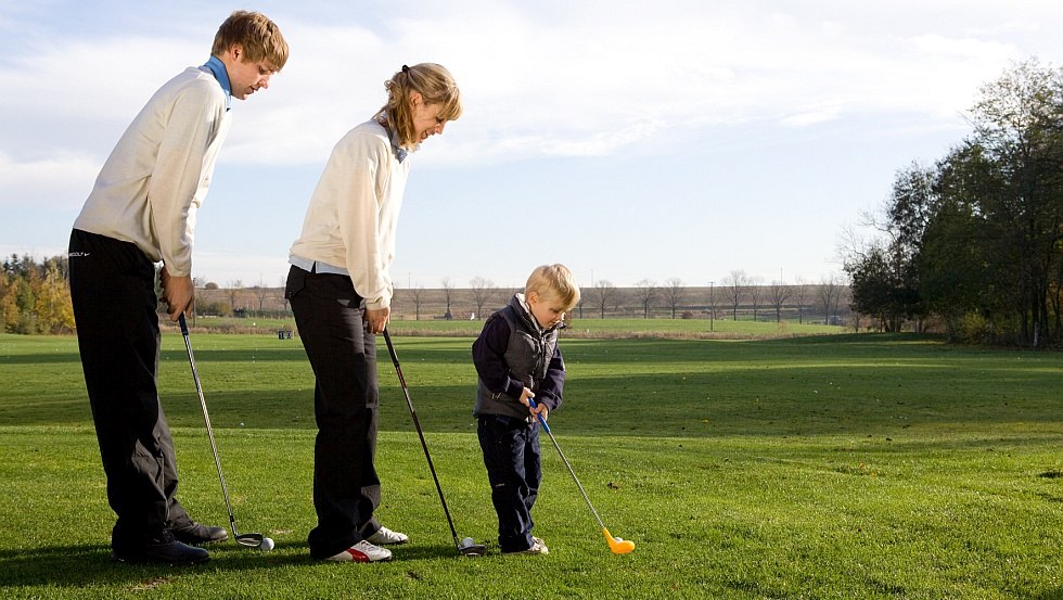 Golf in Teschow is something for the whole family, © arcona Golfhotel Teschow GmbH / Henrike Schunck