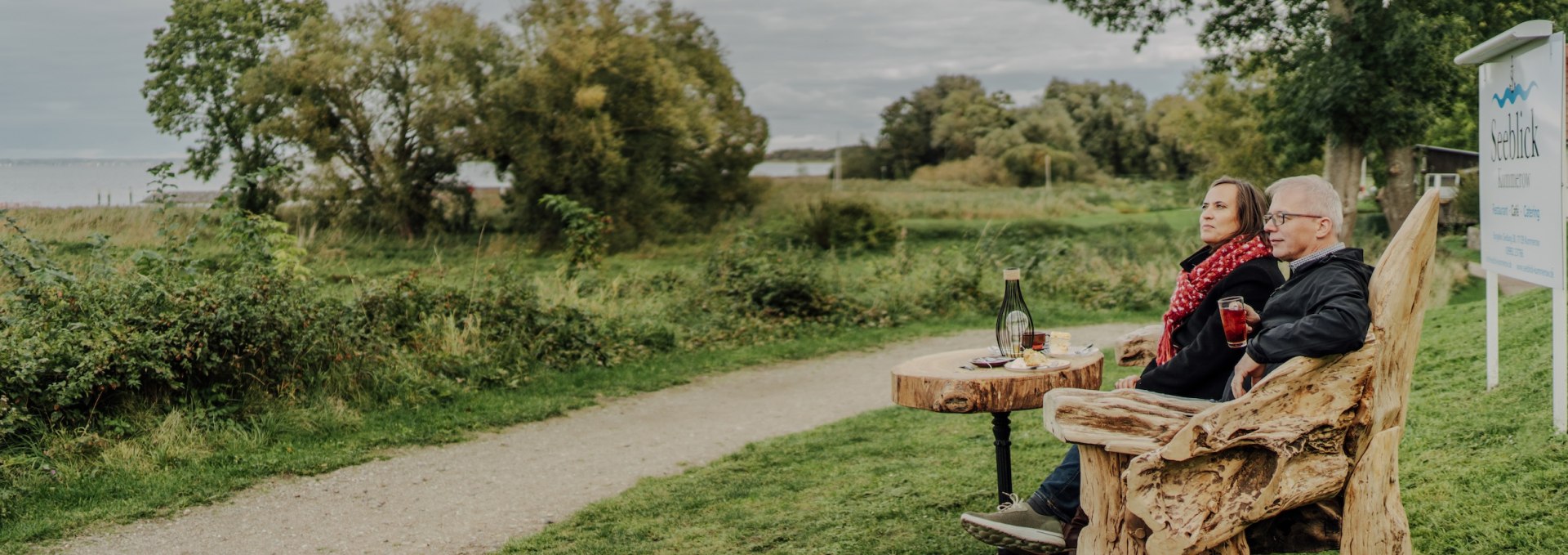 Apple crumble and coffee with a view: at Café Seeblick on Lake Kummerow, © TMV/Petermann