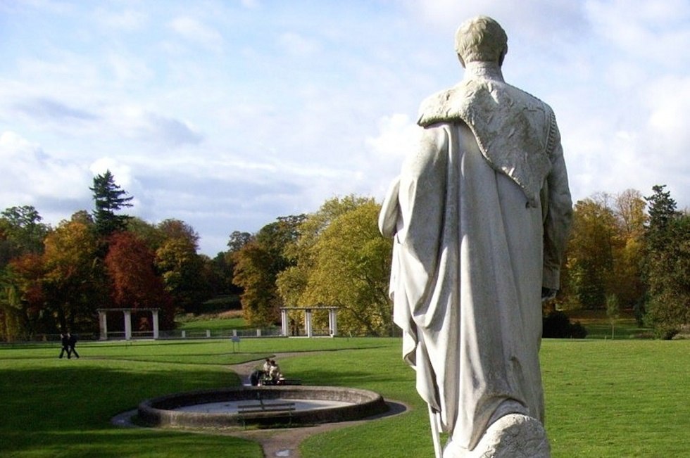 Malte monument in Putbus park with view to demolished castle, © Tourismuszentrale Rügen