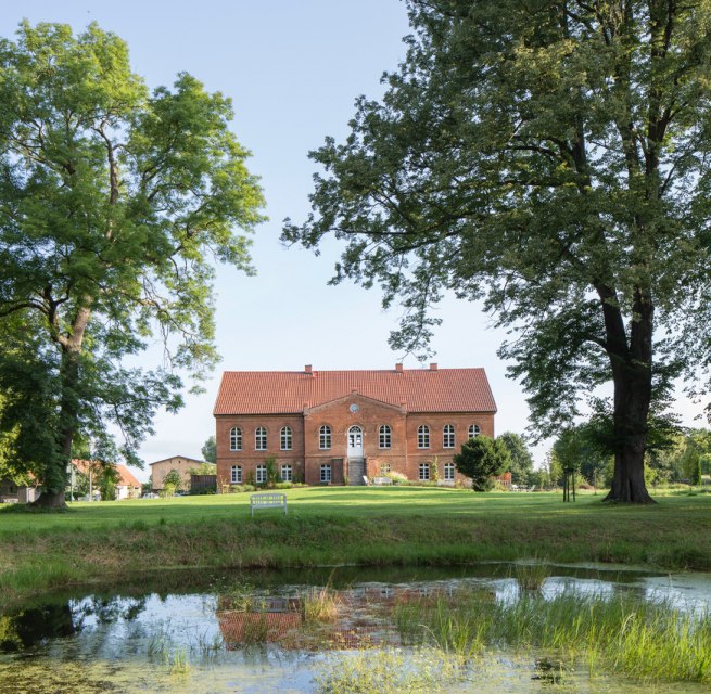 Hessenburg manor house park view, © Gutshaus Hessenburg / Philipp Obkircher