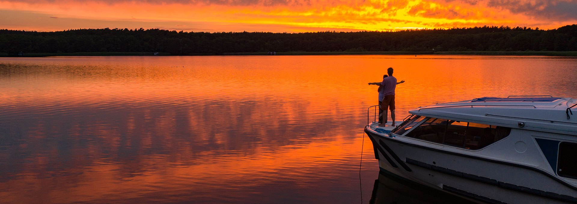 Dreamlike sunsets - the most beautiful natural spectacles await you on a houseboat vacation., © Holger Leue