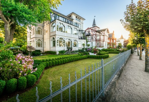 Directly on the beach promenade of the Baltic resort Binz you can find villas in the style of spa architecture to admire., © TMV/Tiemann