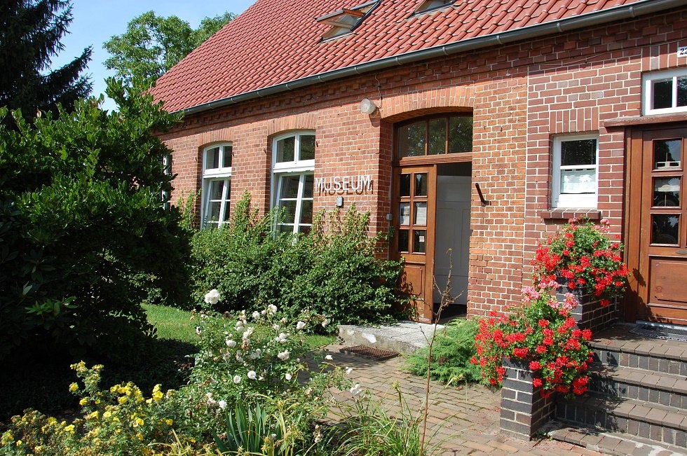 The old village school now houses the regional museum., © Gabriele Skorupski