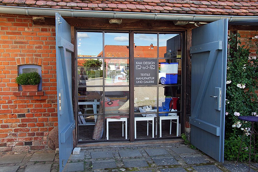 Textile manufactory and gallery in the 200-year-old half-timbered barn, © Antje Reschwamm