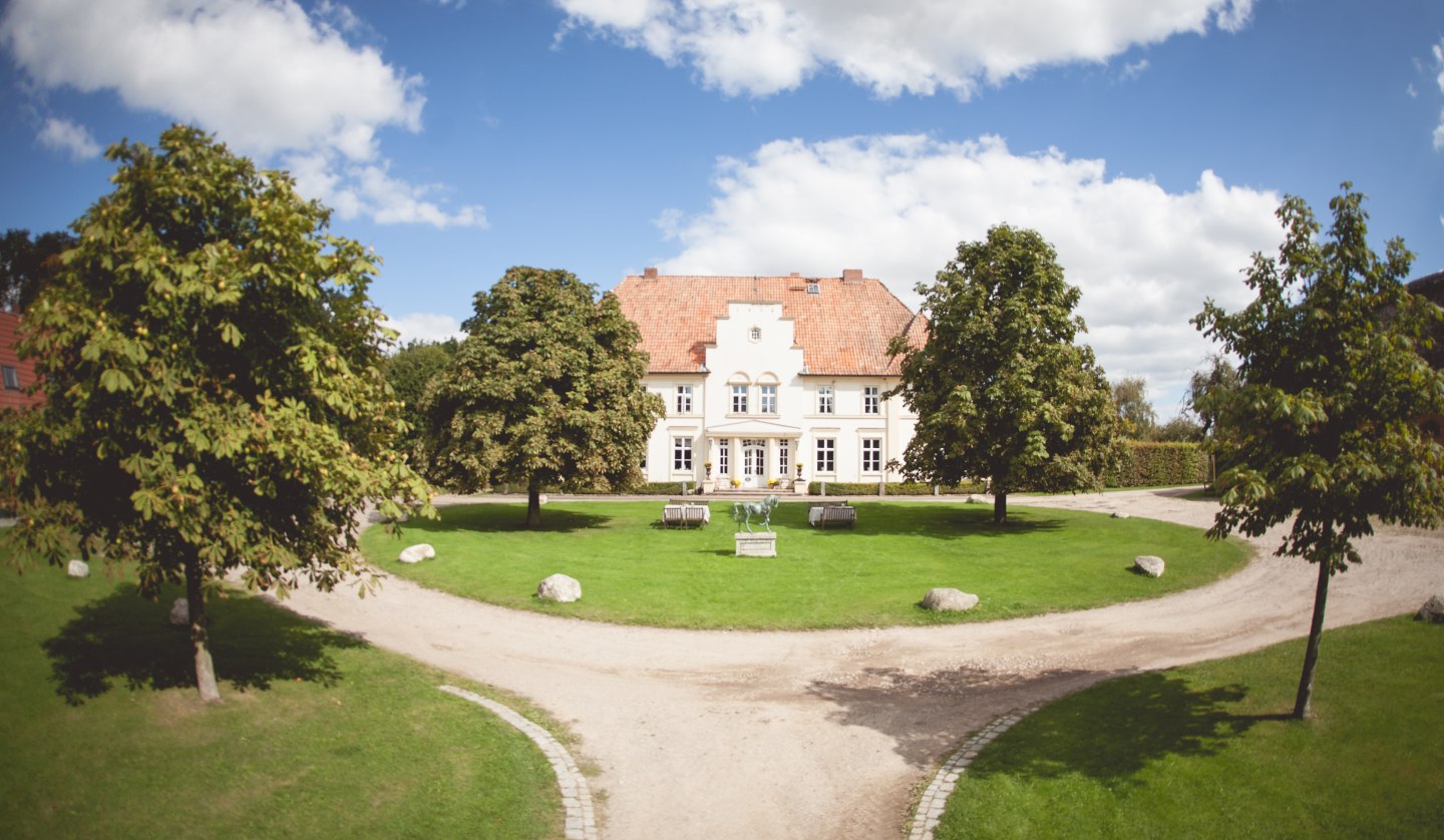 Exterior view Klein Nienhagen Manor, © Gut Klein Nienhagen / Anne Karsten