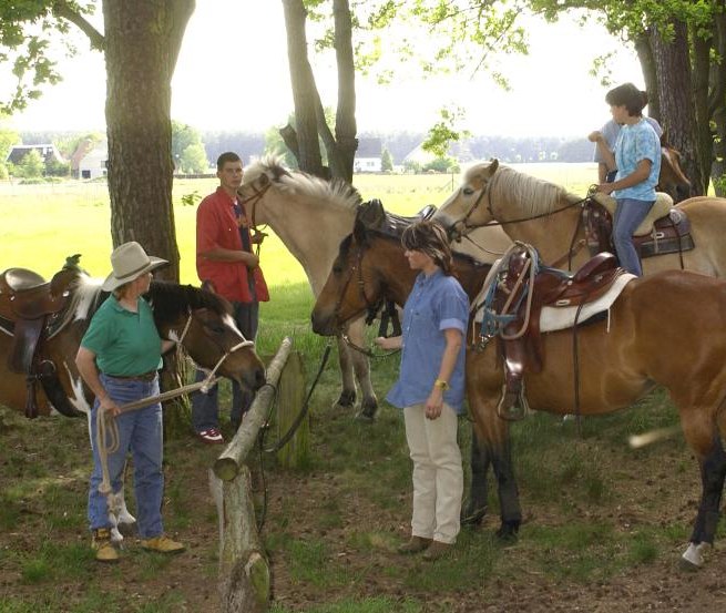 Trail riders and drivers can take breaks at various rest stops on the tour, © Storeck