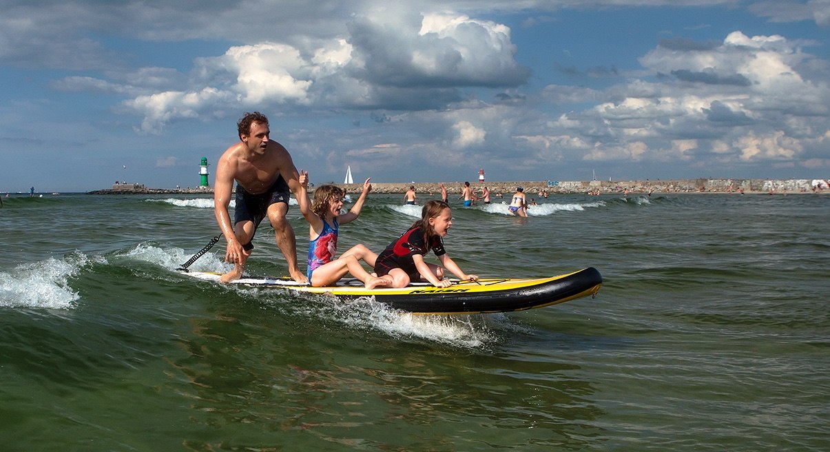 HW-Shapes has a versatile offer in the field of Stand-Up Paddling. From individual and group lessons to organized tours, corporate and student events, and multi-day camping tours on the SUP. More information is available here at www.sup-rostock.de., © © Matthias Marx | HW-Shapes