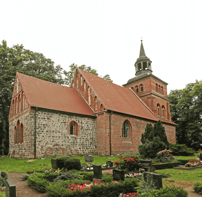 Side view of the church and cemetery, © TMV/Gohlke