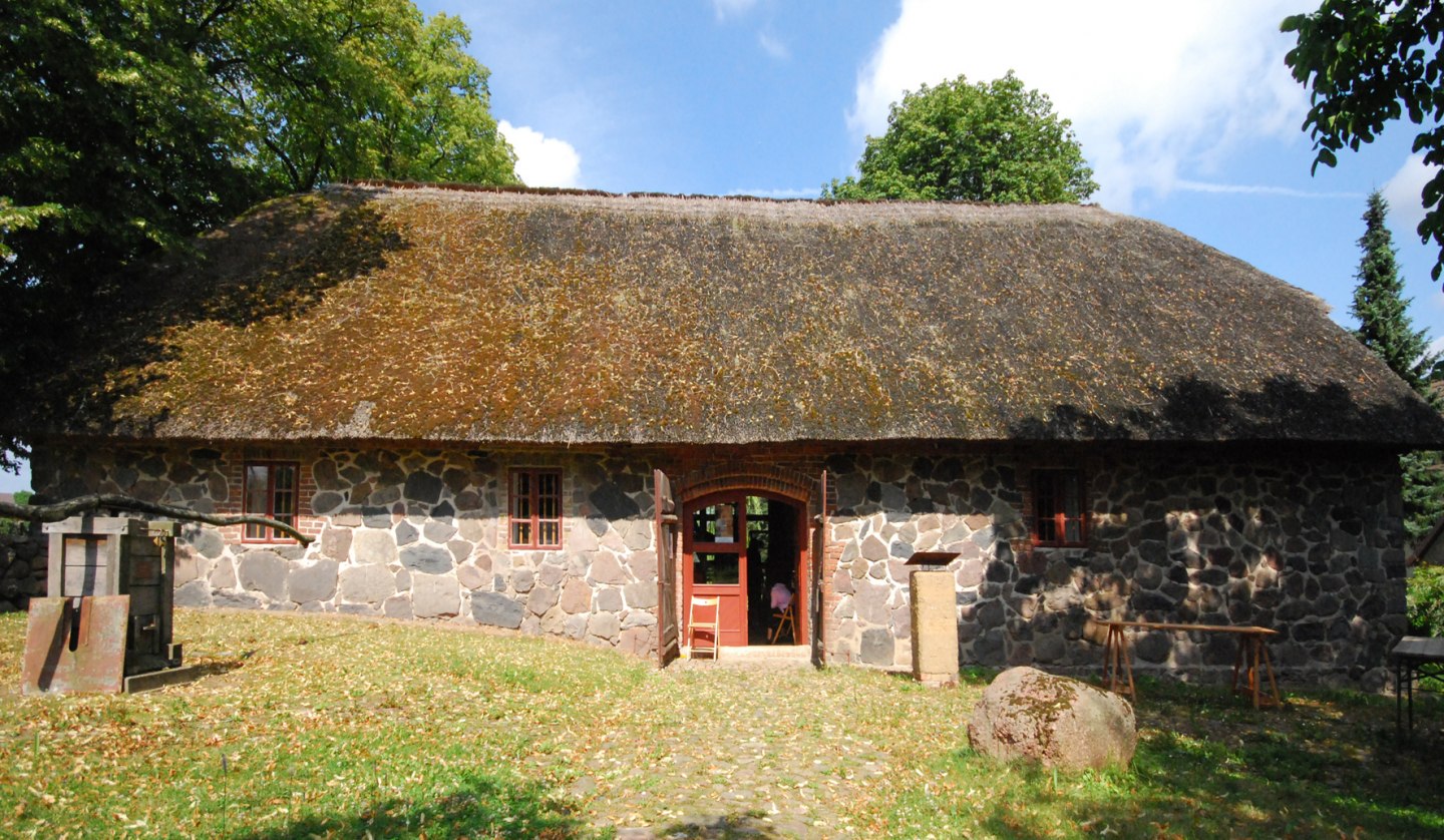 The thatched sailor's barn becomes a clay museum, © FAL e.V.