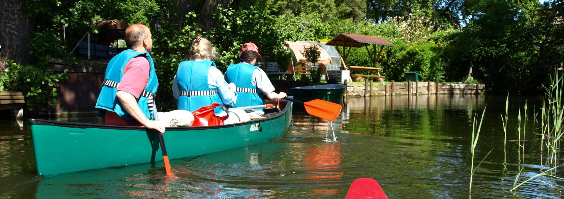 Canoeists sail around the center on small arms of the Havel River, © REGiO Nord mbH