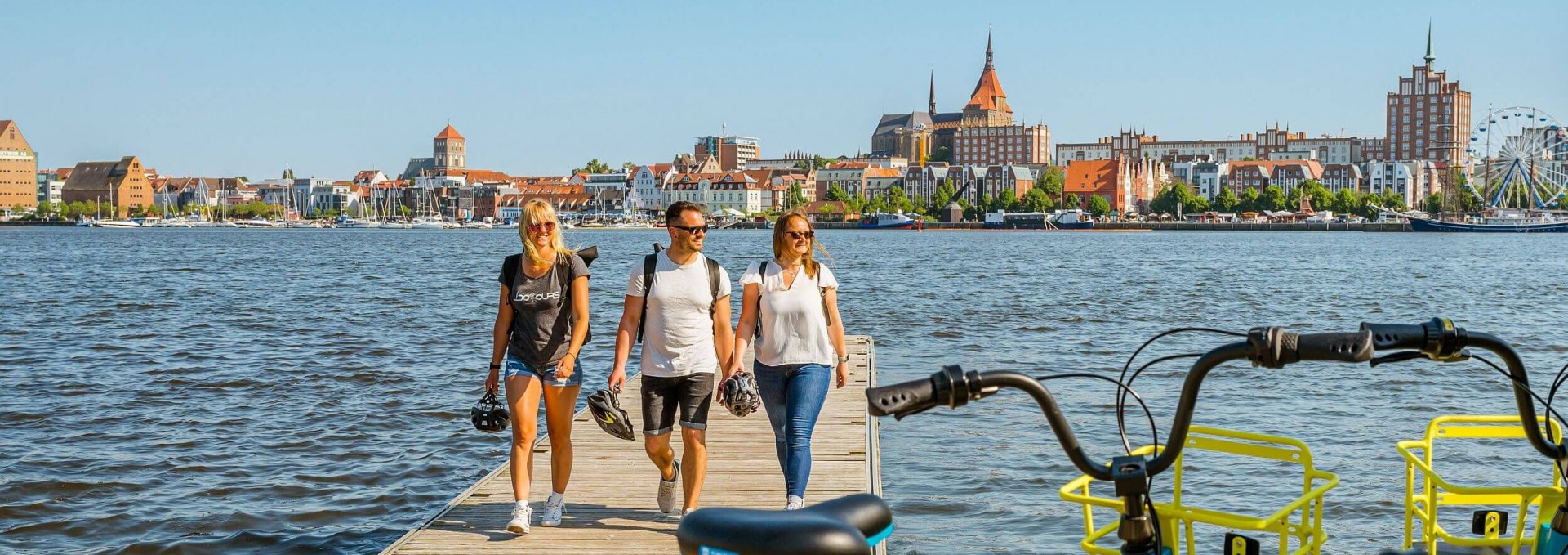 Vom Gehlsdorfer Ufer den Blick auf den Rostocker Stadthafen genießen, © TMV/Tiemann