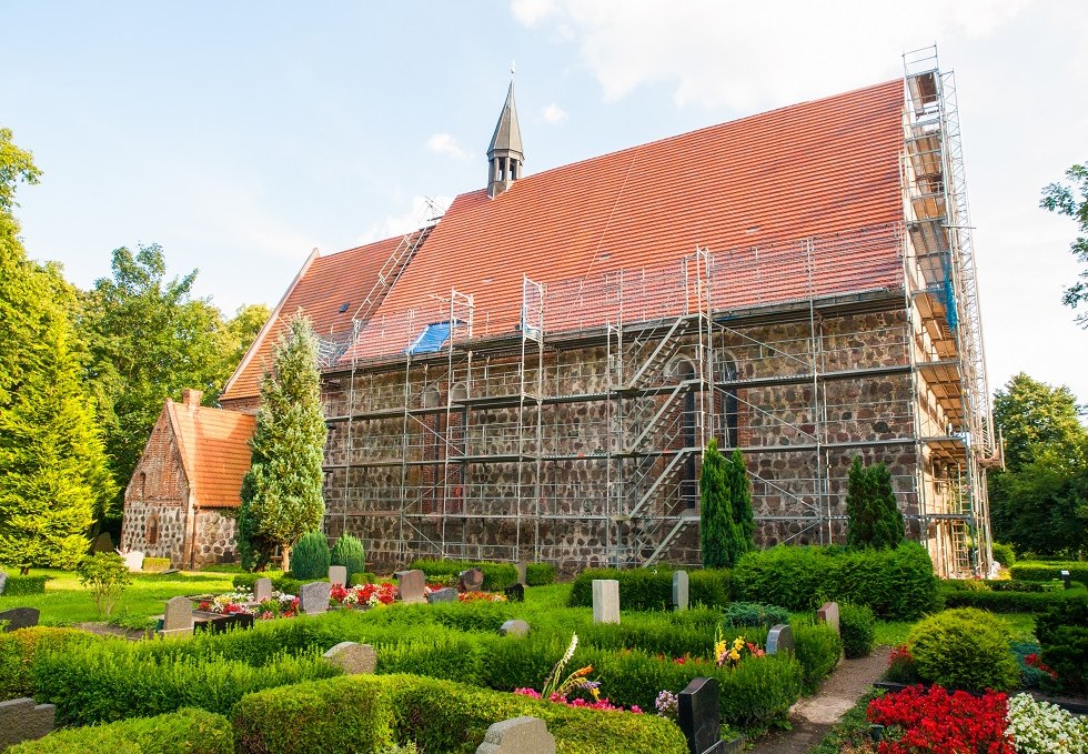 Cammin village church scaffolded - summer 2014, © Frank Burger