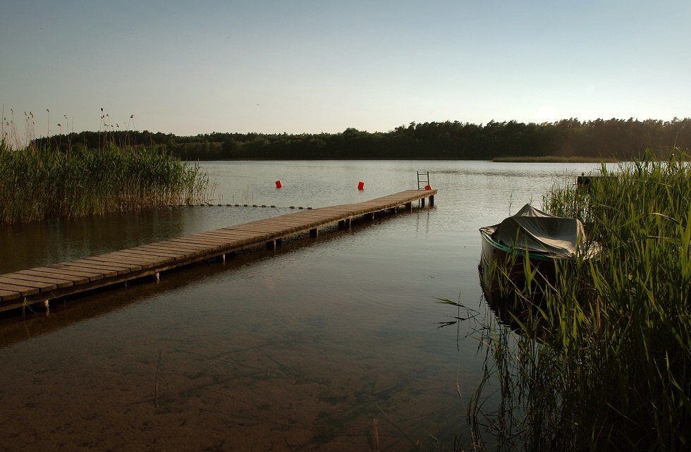 Lake Leppin invites you for swimming, paddling and other activities. Canoes and bicycles can be rented on site., © Haveltourist