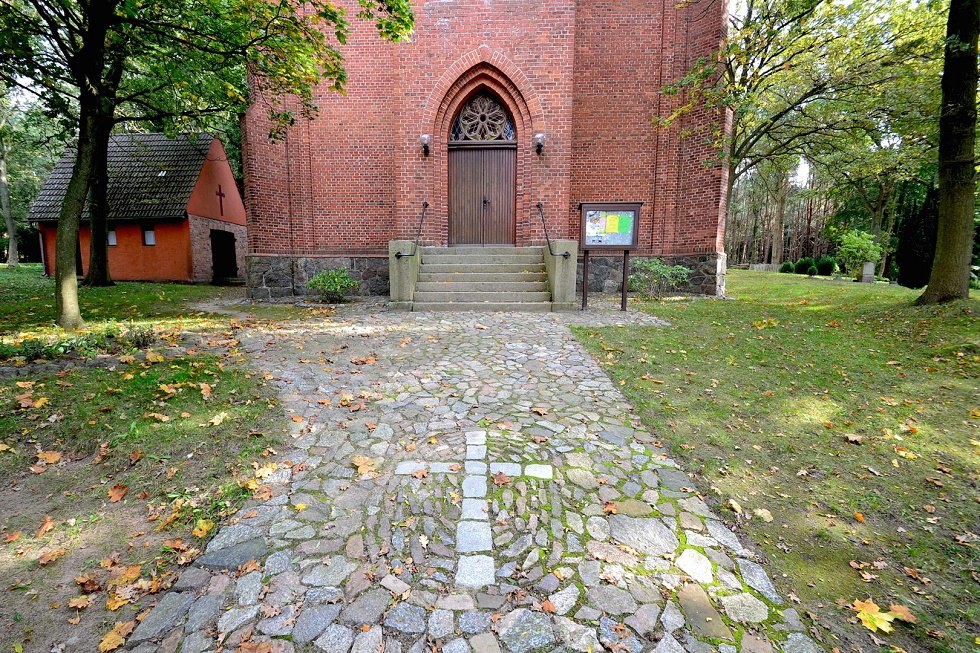 Entrance to the Dankes Church in Sehlen, © Tourismuszentrale Rügen