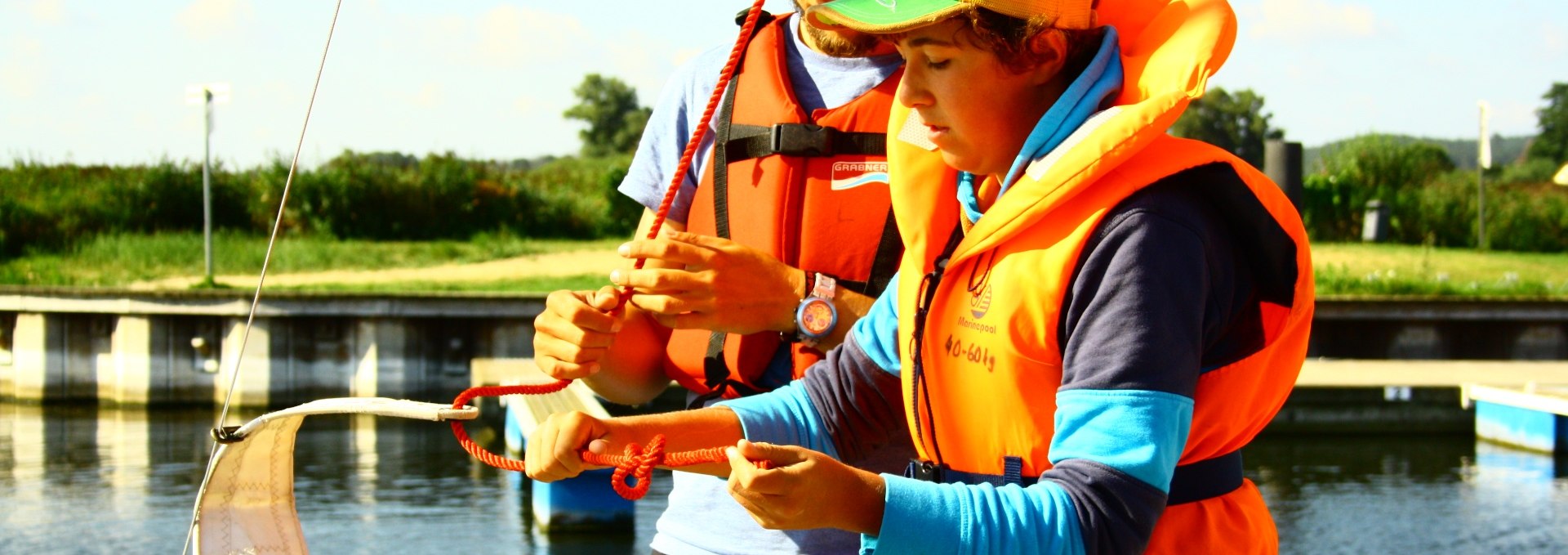 Knot tying during sailing course, © SeenLandAgentour