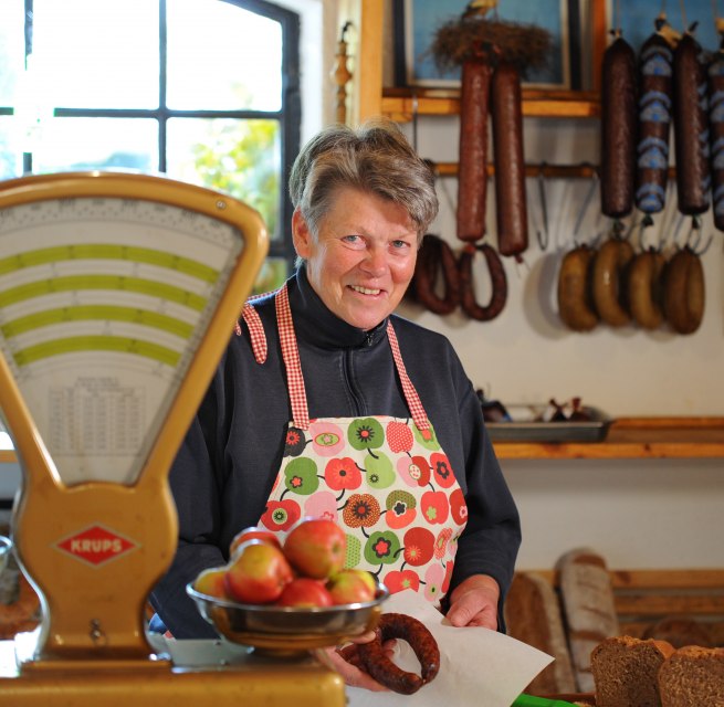 Drink regional in the farm store, © Landurlaub MV/A.Duerst, Studio 301