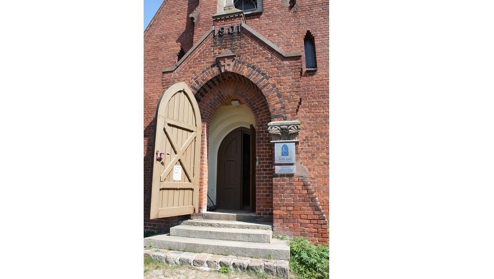 Exterior shot of the church in Babke, © Mecklenburgische Kleinseenplatte Touristik GmbH