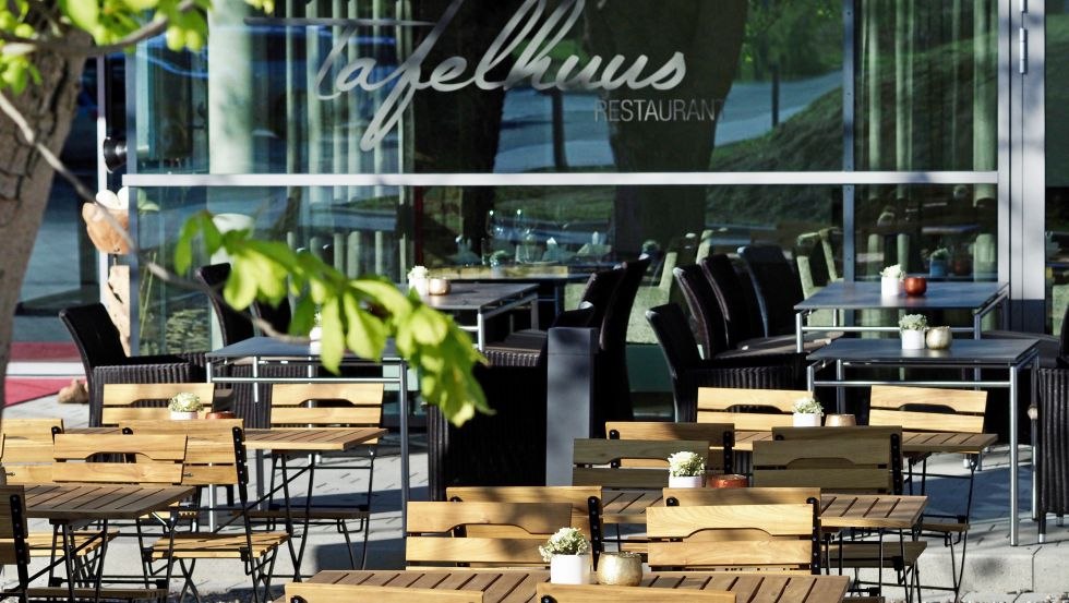 Tafelhuus beer garden for warm summer evenings, © Wonnemar Resort-Hotel Wismar