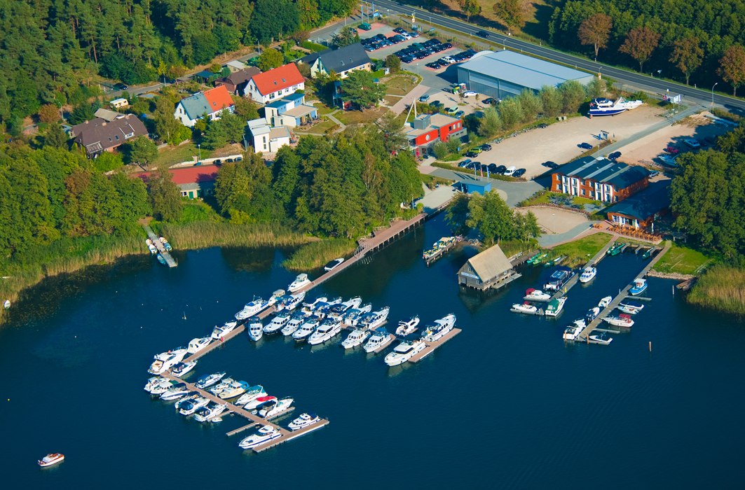 The Eldenburg marina with its jetty, © S. Schulz