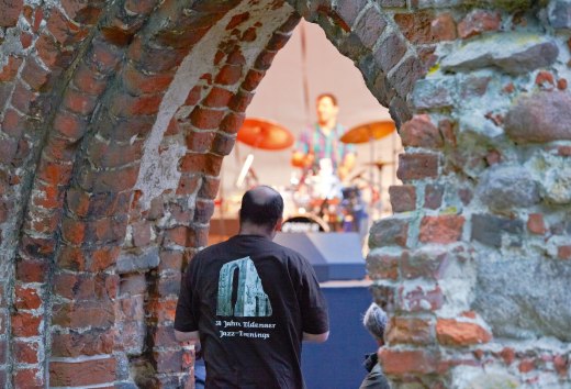 At the Eldena Jazz Evenings, the Eldena monastery ruins, which already served as a motif for the Romantics, form the charming backdrop for sophisticated jazz., © TMV/Grundner