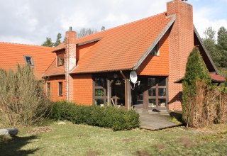 Exterior view of the country house, © van Eick