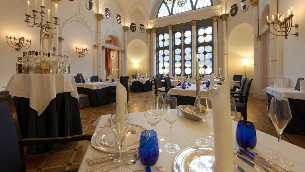 Culinary delights - gourmet restaurant in the heraldic hall of the castle hotel Burg Schlitz, © Schlosshotel Burg Schlitz/Petra Stüning Photografie