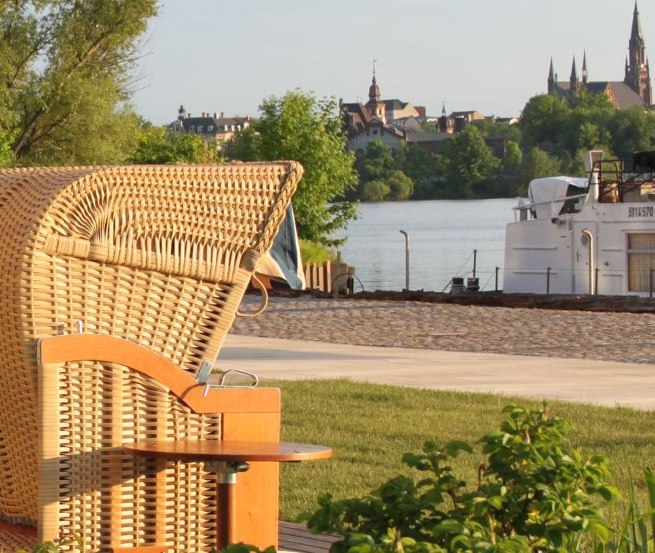 Beach chairs for contemplation, © Hotel Speicher am Ziegelsee