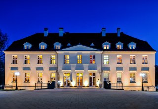 The pleasant feeling of having arrived, letting time almost stand still for once and enjoying the moment to the full. For us, this is the epitome of "being welcome". Your visit with us should give you exactly that and also awaken the desire to experience the extraordinary hospitality in Rattey again., © Inselmühle Usedom GmbH | Hotel Schloss Rattey