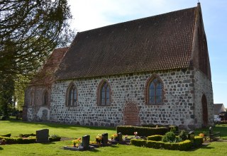 Church with tombs, © Lutz Werner