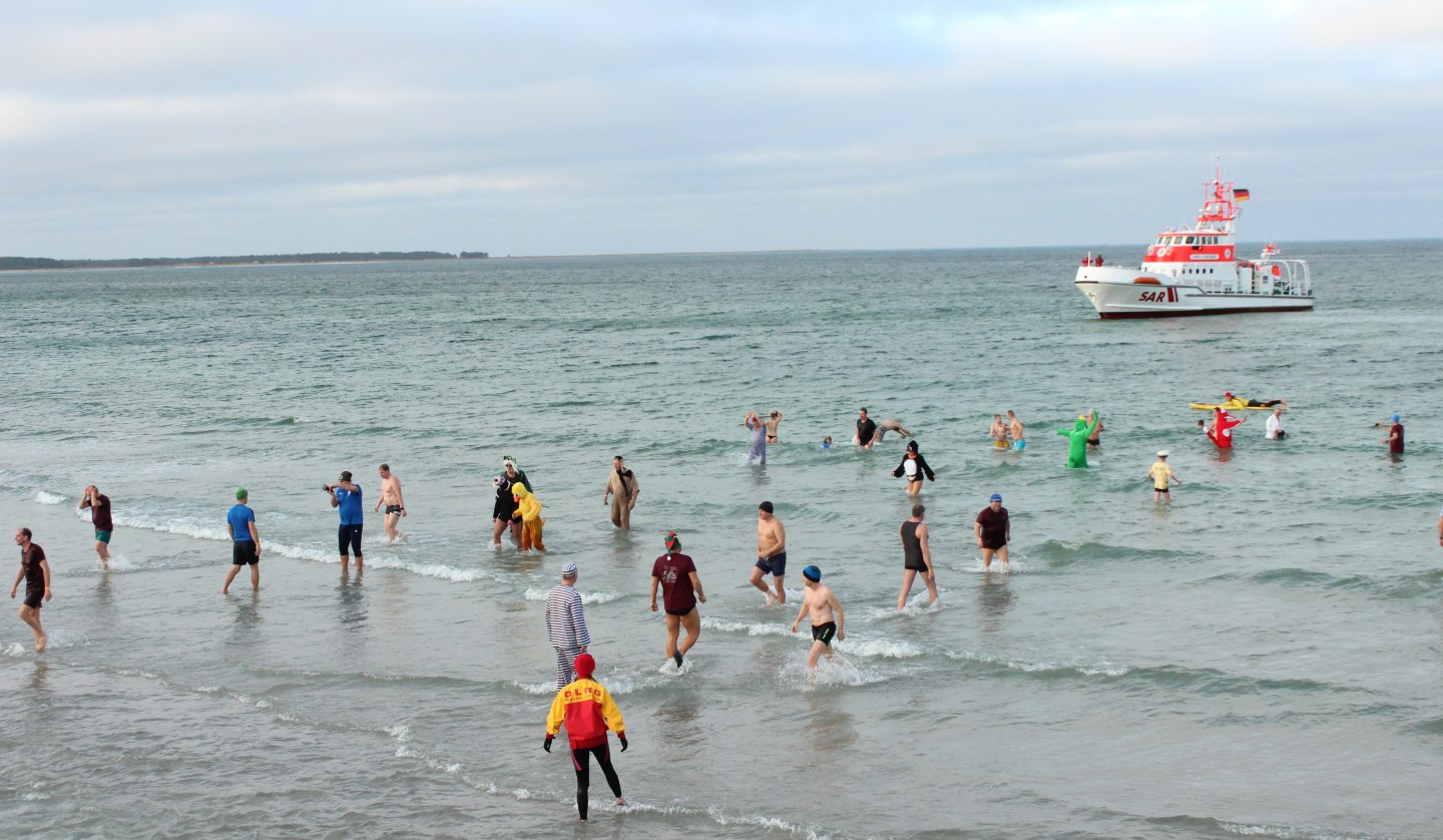 Bathing in Prerow, © Kurbetrieb Prerow