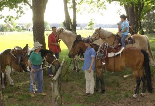 Trail riders and drivers can take breaks at various rest stops along the tour, © Storeck