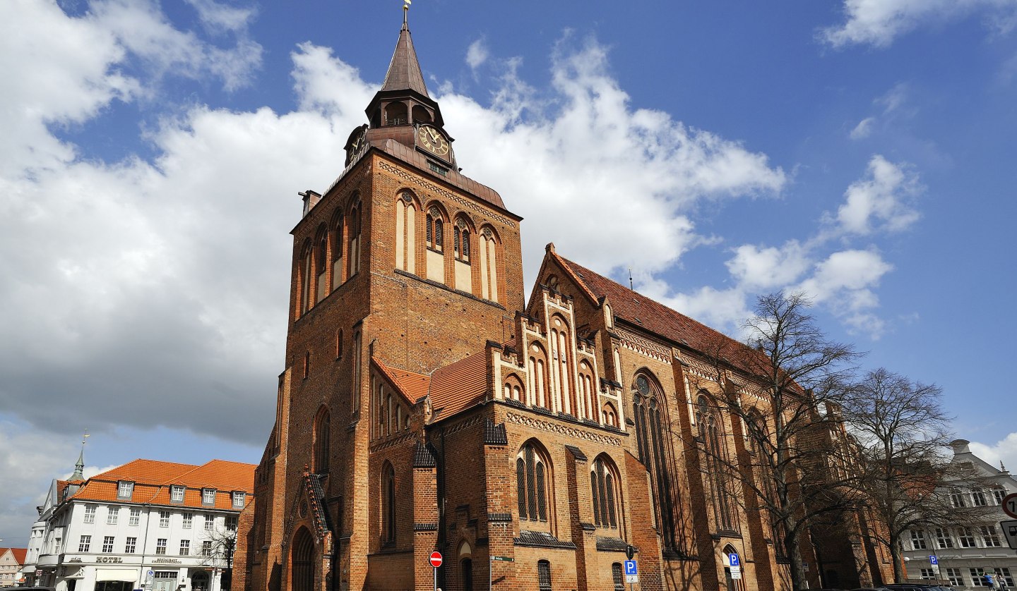 Exterior view of St. Mary's parish church, © Helga Möbius