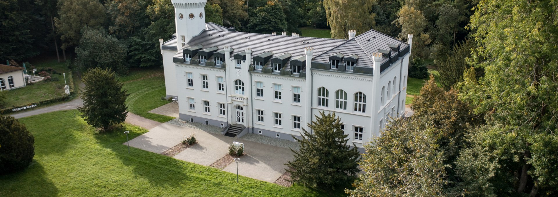 Exterior view of Hohendorf Castle, © Schloss Hohendorf / Henry Stadthagen