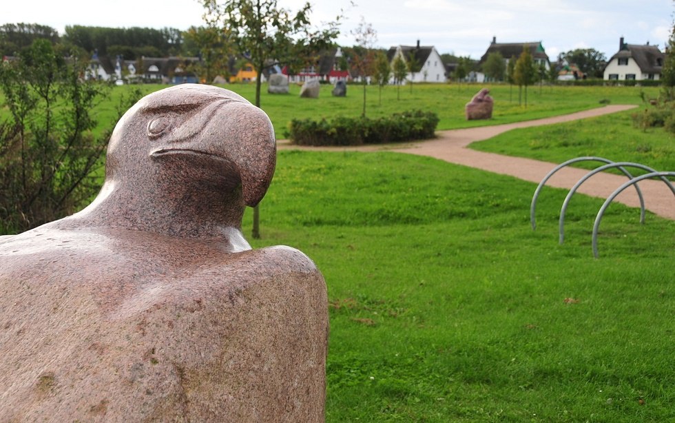 Glowe spa park with circular path and sculptures, © Tourismuszentrale Rügen